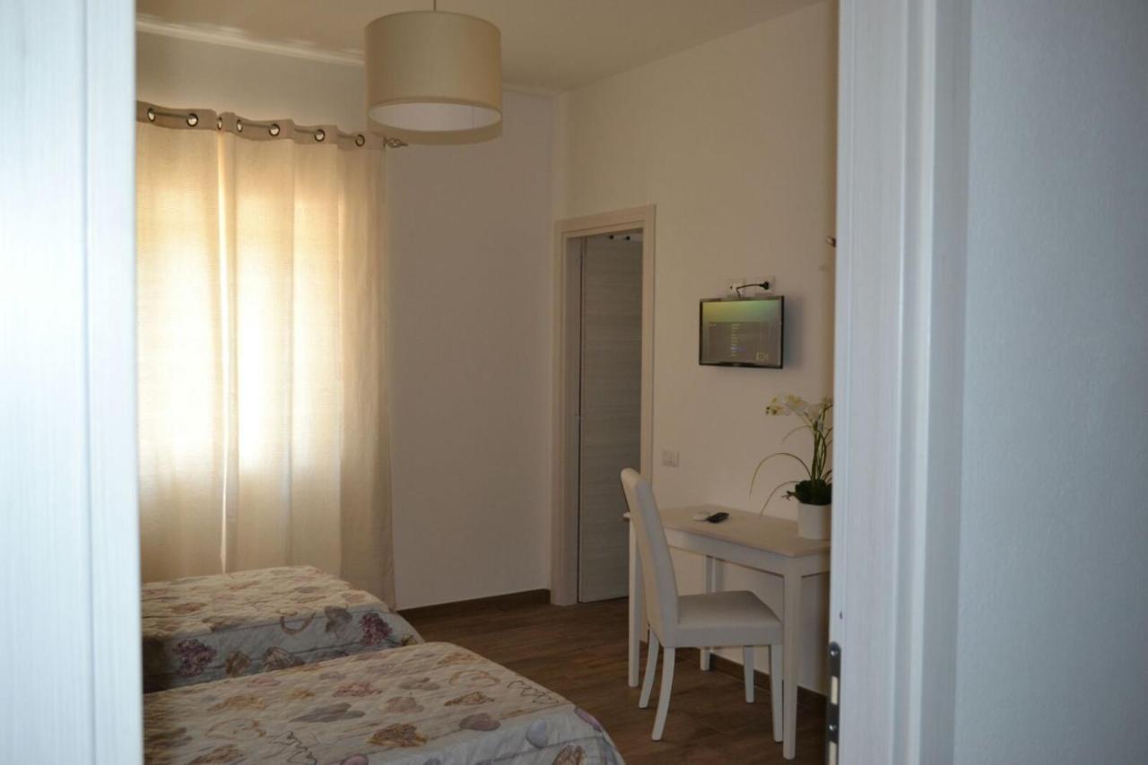 Etesia Bed & Breakfast Olbia Bagian luar foto