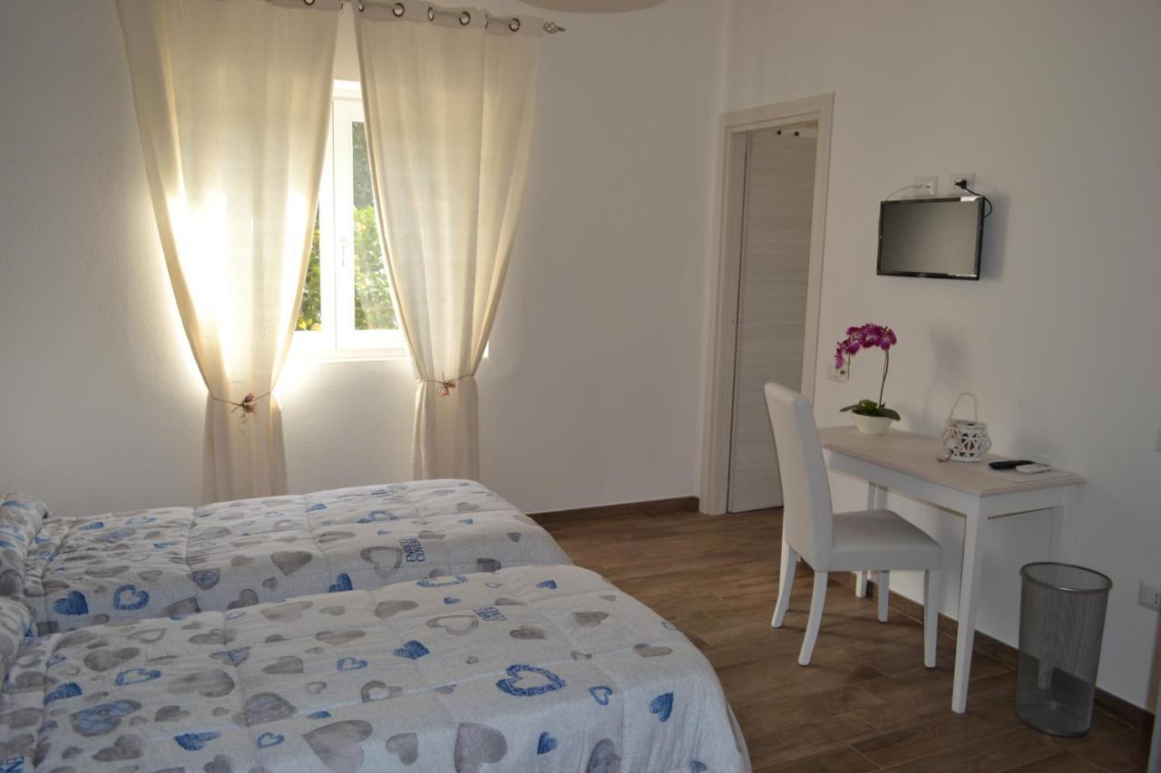 Etesia Bed & Breakfast Olbia Bagian luar foto
