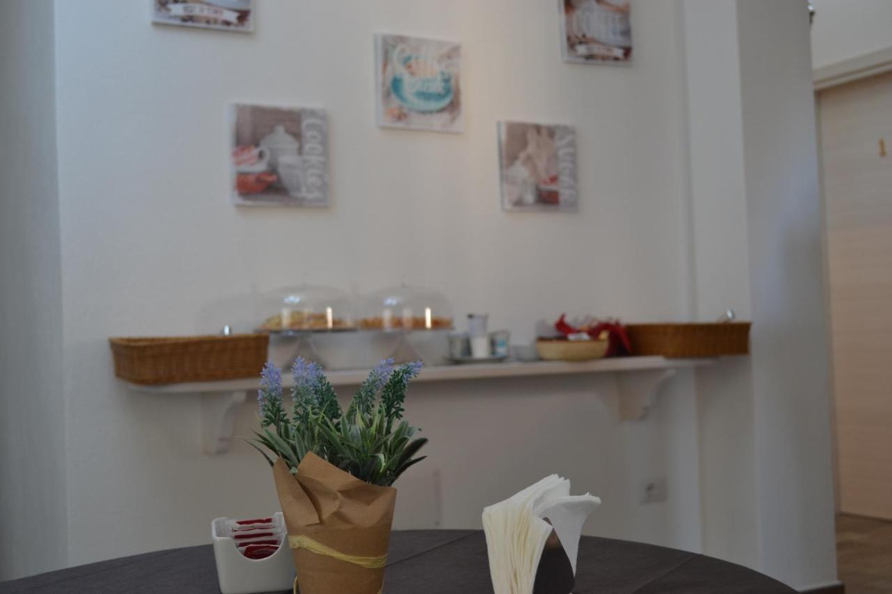 Etesia Bed & Breakfast Olbia Bagian luar foto