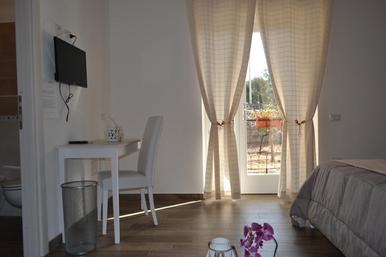 Etesia Bed & Breakfast Olbia Bagian luar foto