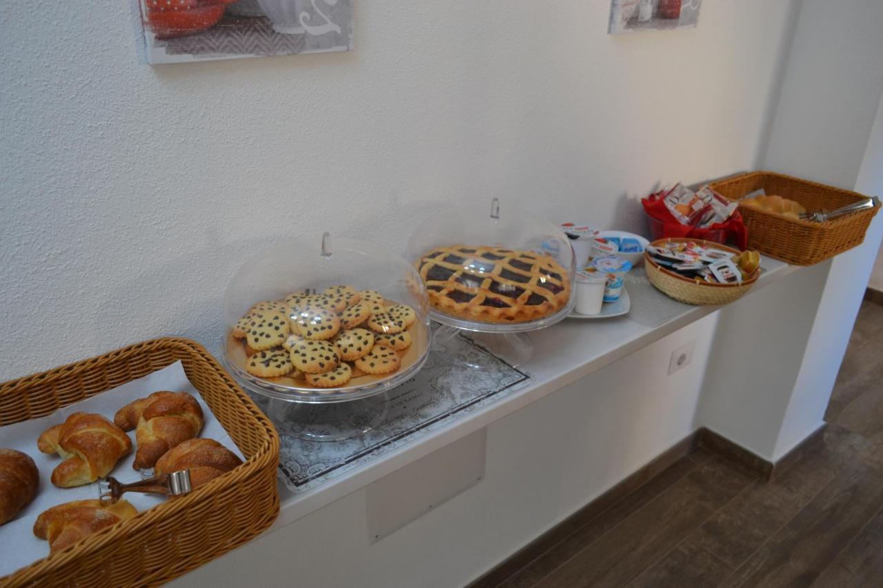 Etesia Bed & Breakfast Olbia Bagian luar foto
