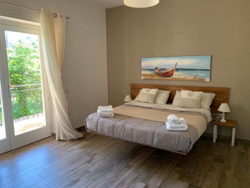 Etesia Bed & Breakfast Olbia Bagian luar foto