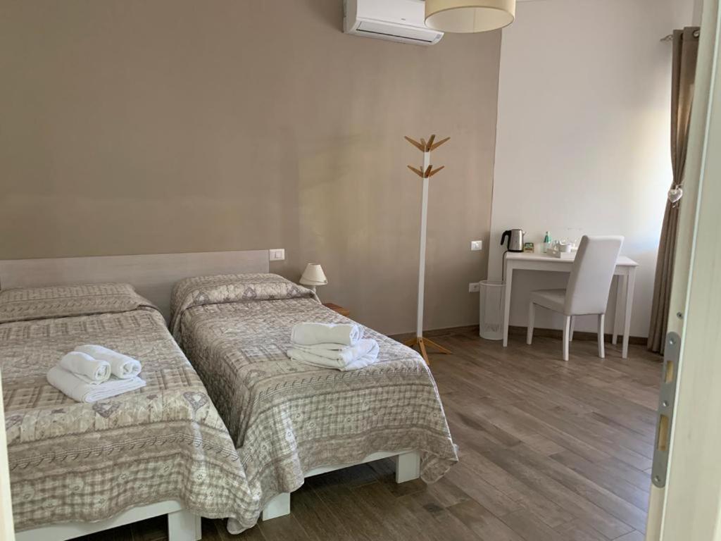 Etesia Bed & Breakfast Olbia Bagian luar foto