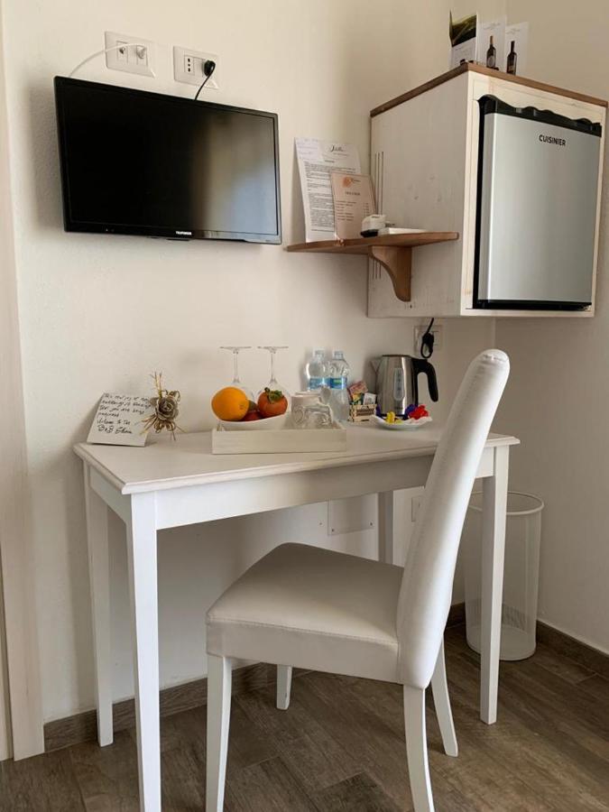 Etesia Bed & Breakfast Olbia Bagian luar foto