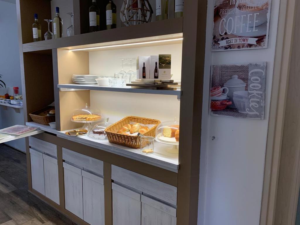 Etesia Bed & Breakfast Olbia Bagian luar foto