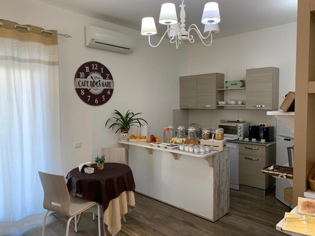 Etesia Bed & Breakfast Olbia Bagian luar foto