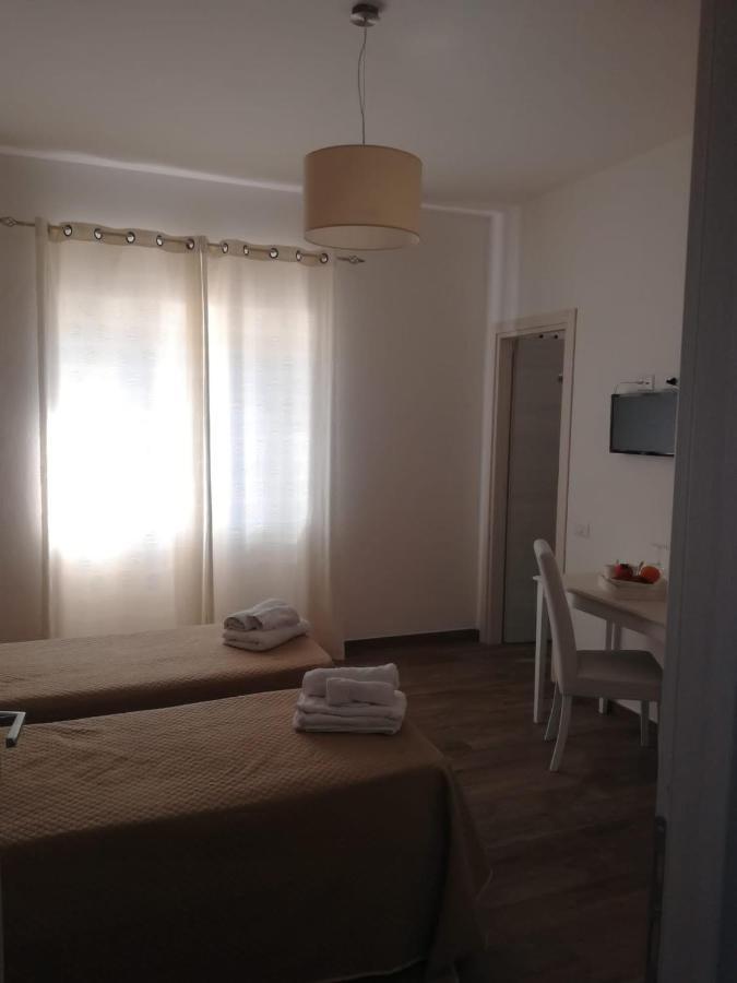 Etesia Bed & Breakfast Olbia Bagian luar foto
