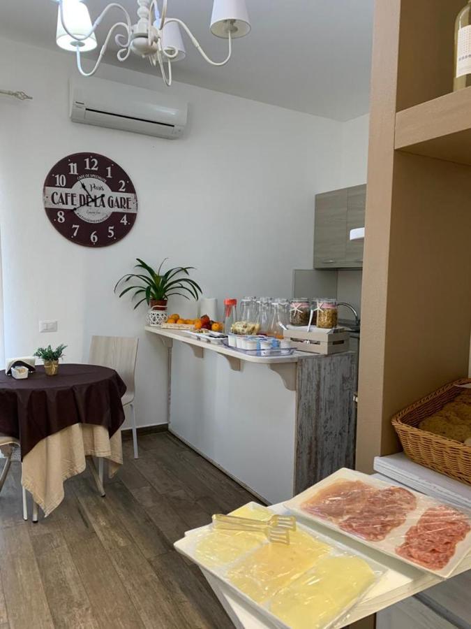 Etesia Bed & Breakfast Olbia Bagian luar foto
