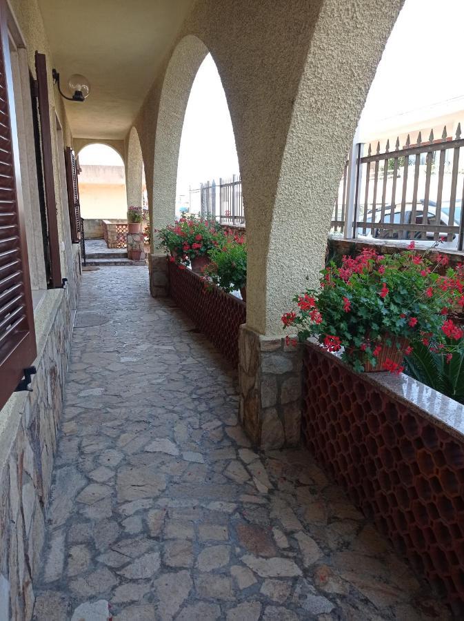 Etesia Bed & Breakfast Olbia Bagian luar foto