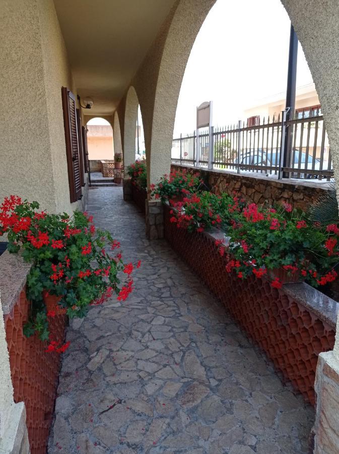 Etesia Bed & Breakfast Olbia Bagian luar foto